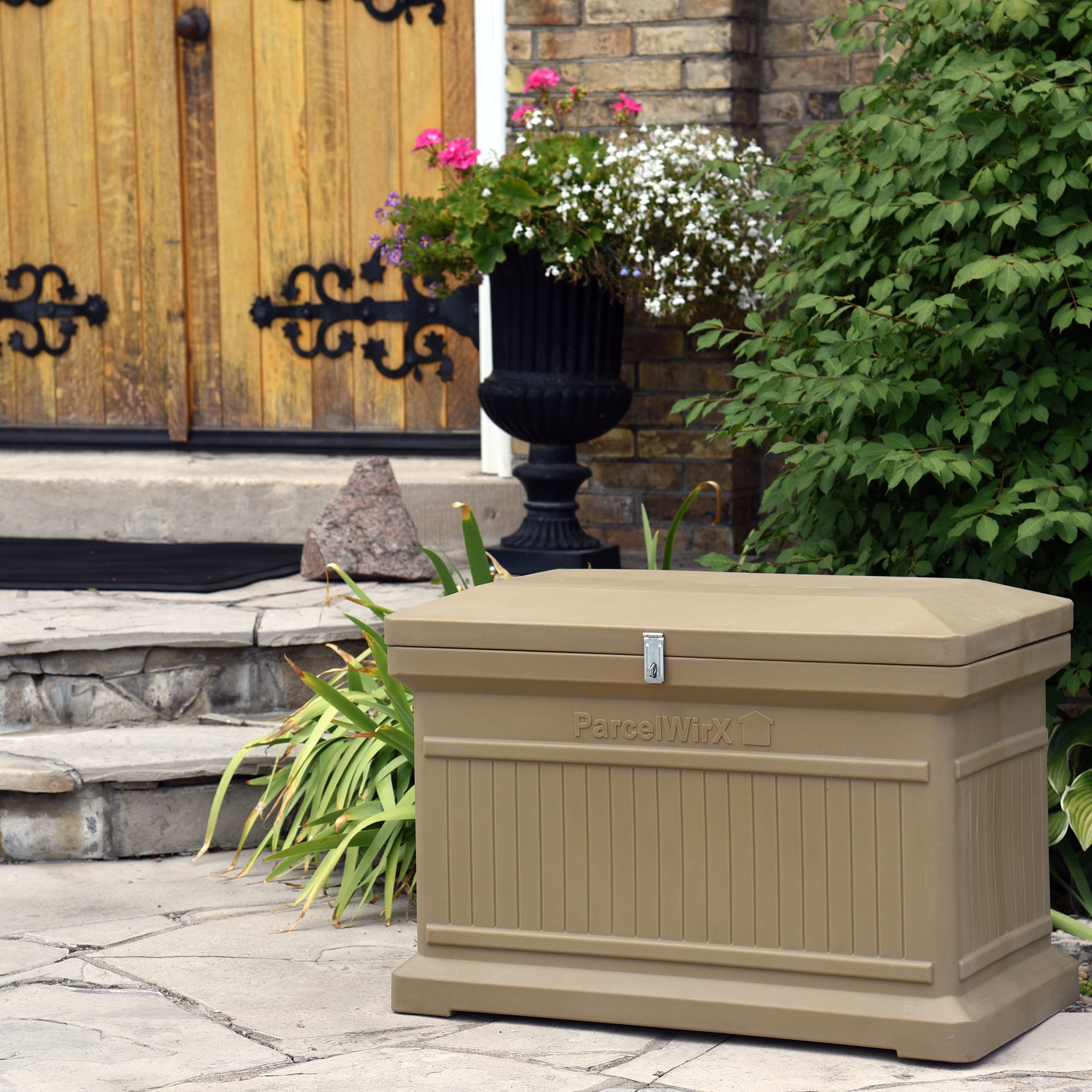 Oak ParcelWirx horizontal premium dropbox on front porch