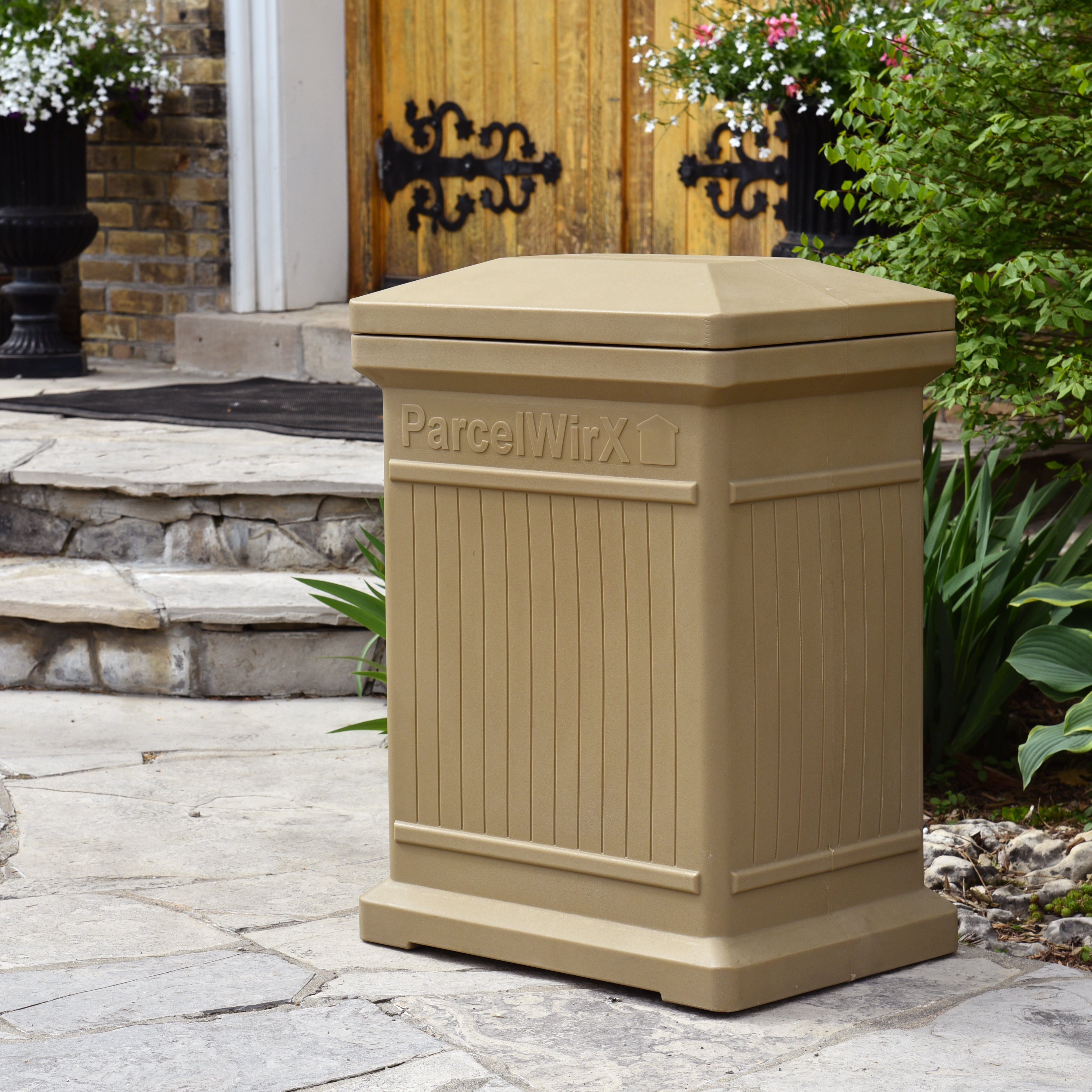 ParcelWirx Standard vertical dropbox in oak on front porch