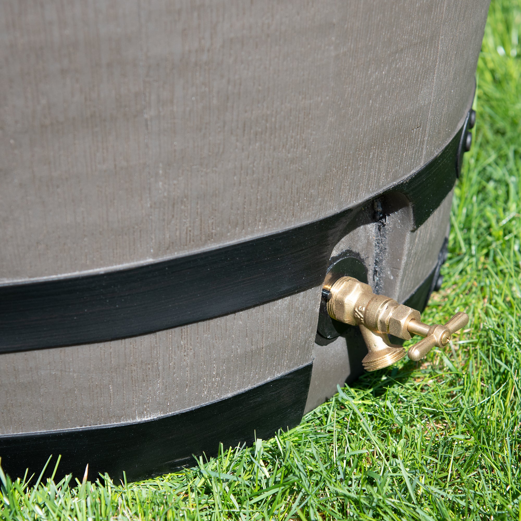Premium Flat Back Rain Barrel with Removable Lid